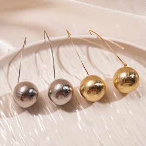 Pendientes de Gancho Redondos con Acabado Metálico en Spray, Estilo Europeo y Americano, de Alta Gama, Nicho, Sencillos, a <span class=keywords><strong>la</strong></span> Moda y con Personalidad - Product Image 2