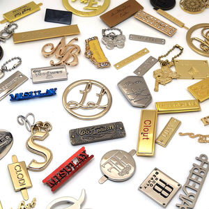 Logotipo de estampado de <span class=keywords><strong>metal</strong></span> personalizado Placa de logotipo de marca de <span class=keywords><strong>metal</strong></span> pequeño Logotipo de letra de <span class=keywords><strong>metal</strong></span> para bolso - Product Image 6