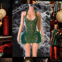 Robe de soirée moulante mini sans manches à col halter avec plumes et strass verts pour femme