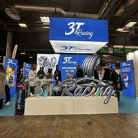 Stand de Exhibición Tipo Isla de 30x30 pies con Caja de Luz Colgante, Vitrinas Retroiluminadas, Mostradores Retroiluminados y Cajas de Luz de Pie, Listo para SEMA y CES