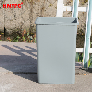 ถังขยะทรงสี่เหลี่ยมสีเทา HMTPC ขนาด 12 ลิตร พร้อมแป้นเหยียบสำหรับใช้ภายในอาคาร ทำจากพลาสติก - Product Image 2