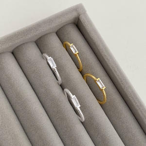 Bague en argent pur S925, style rétro, bouche ouverte, version coréenne, design torsadé, simple, INS, empilable, niche, cristal, petite bague carrée - Product Image 1