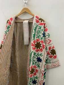 Abrigo de terciopelo y algodón hecho a mano para mujer, estilo suzani, con bordado floral, chaqueta larga de invierno, corte holgado. - Product Image 3