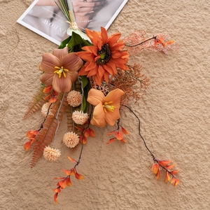 CF02080 Bouquet Arancione Soleggiato, Vivace Composizione di Girasoli e <span class=keywords><strong>Tulipani</strong></span> con Fogliame, Centrotavola Ispirato all'Autunno per Decorazioni Domestiche - Product Image 4