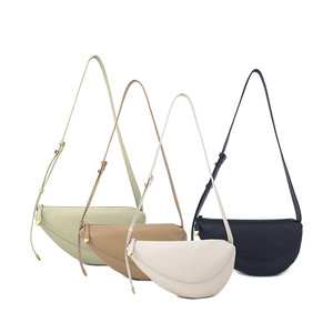 <span class=keywords><strong>Sac</strong></span> à bandoulière en <span class=keywords><strong>cuir</strong></span> PU noir à la mode de luxe mignon mini <span class=keywords><strong>banane</strong></span> forme de marque privée pour les femmes - Product Image 6