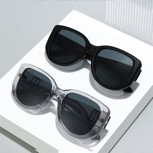 Lunettes de soleil carrées surdimensionnées vintage punk avec logo personnalisé 2025, protection UV400, rivets, pour hommes et femmes - Product Image 2