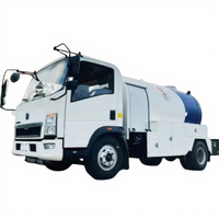 Camion de carburant mobile 4.6 mètres de haute qualité Offre Spéciale camion-citerne Sinotruk 6x4 camion-citerne à mazout Howo à vendre