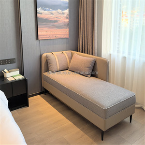 Ensemble lit queen et matelas en bois massif pour hôtel, avec tête de lit douce et deux tables de chevet assorties, pour mobilier de chambre d'hôtel 3 étoiles - Product Image 5