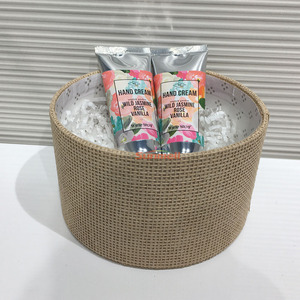 <span class=keywords><strong>Grande</strong></span> boîte à chapeaux <span class=keywords><strong>ronde</strong></span> Beige écologique, boîtes d'emballage de chapeaux rondes personnalisées avec couvercles, vente en gros - Product Image 4