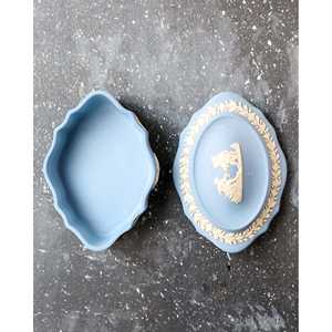 Collection de boîtes à bijoux Wedgwood England Classic Blue Jasperware, différentes formes - Product Image 1