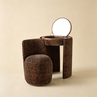 Ensemble coiffeuse vintage Nora en velours imprimé léopard avec miroir rond rabattable et tabouret, coiffeuse compacte pour chambre à coucher, plusieurs couleurs disponibles