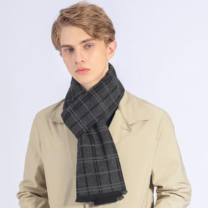 Bufanda a cuadros con flecos de otoño e invierno para hombre Patrón a cuadros elegante con detalle de flecos clásicos - Product Image 1