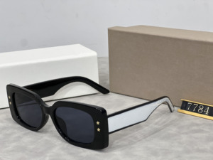 Lunettes de soleil carrées unisexes tendance 2026, dégradées, polarisées, protection UV400, en PC, de marque de luxe, vente en gros - Product Image 1