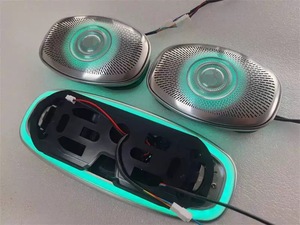 Nuevo <span class=keywords><strong>Mercedes</strong></span>-Benz <span class=keywords><strong>Vito</strong></span> Vclass Sound Cover Altavoz de techo de coche de 3 piezas con luz ambiental luminosa para techo trasero - Product Image 2