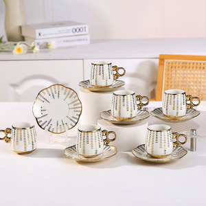 Grote Capaciteit Nordic Minimalistische Strepen Keramische Koffie Cup Set Fabriek Custom Arabische Europese Stijl Galvaniseren Thee Koffie