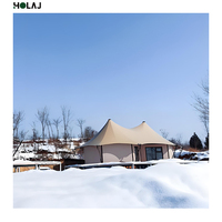 Tente d'hébergement de glamping personnalisée en forme de coquille, toile PVC résistante au froid et à la neige pour hébergement alpin et B&B de station de ski hivernale