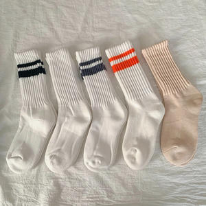 Chaussettes en tricot rayées vintage, motif vertical ondulé, style japonais, coton du Xinjiang, chaudes, respirantes, gros fil - Product Image 1