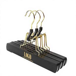 Astrid - Colgador de Extensiones de Cabello con Gancho Dorado de Lujo, 23 cm, Negro, con Clip de Madera Plegable, Personalizable con Logotipo, para Armario o Baño - Product Image 1