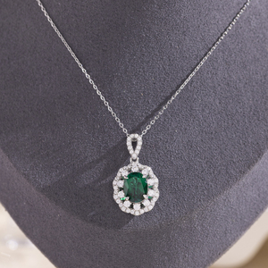 Ensemble de bijoux élégant en moissanite émeraude avec des pierres brillantes de qualité diamant, parfait pour les occasions spéciales - Product Image 3