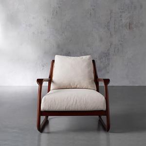 Fauteuil scandinave en lin blanc avec dossier en rotin naturel et structure en bois pour un confort et un style élégants - Product Image 3