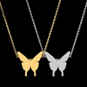 Collier avec pendentif papillon en acier inoxydable plaqué or 18 carats, chaîne à maillons tendance, gravure au laser personnalisée, pour anniversaire - Product Image 1