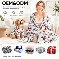 Couverture en flanelle polaire douce et chaude avec motif de rennes et de traîneau du Père Noël rouge, décoration de Noël pour la maison, vente en gros OEM ODM