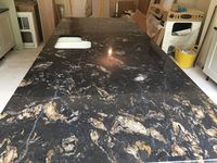 Plan de travail en granit noir cosmique, granit noir brun titane or, 3 cm d'épaisseur, bords arrondis