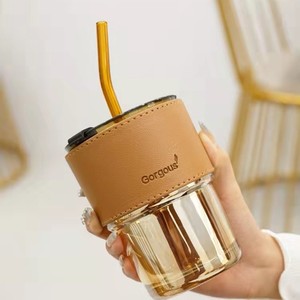 Taza de agua de 400ml con junta de bambú para chica de alta belleza al por mayor, taza de café de cristal de diseño novedoso con tapa y pajita, regalo de verano - Product Image 1