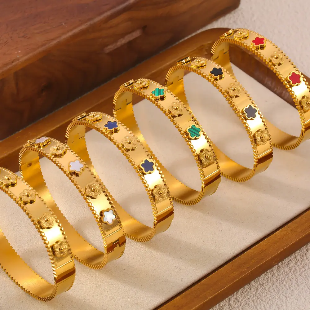 2024 neue Mode 18k Gold plattiert Chunky Armband 316L Edelstahl fünf Kleeblumen Blumen-Armband für Damen