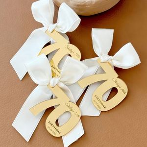 Accessoires numériques en acrylique gravés pour loisirs créatifs, noms et dates personnalisés - Coffret cadeau pour la célébration des 100 jours - Product Image 1