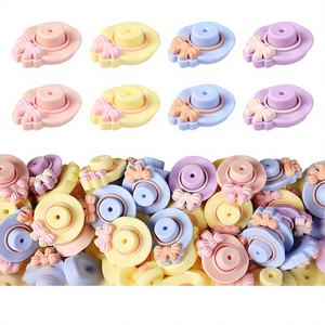 Perles en vrac 3D en PVC et silicone, nouveau design de chapeau de dessin animé, pour stylos, bijoux et fabrication DIY, idéales pour la personnalisation de porte-clés et stylos pour enfants. - Product Image 3
