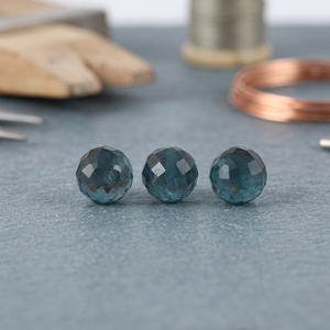 Topacio Azul de Londres Natural de 5mm, Facetado, con Taladro Parcial, Piedras Preciosas Sueltas, Certificado por Terceros, Venta al por Mayor, Marca Gopika Gems - Product Image 3