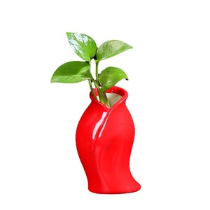 Vases miniatures en céramique de forme irrégulière, faits à la main, vase décoratif de table, style moderne, décoration de salon - Product Image 5