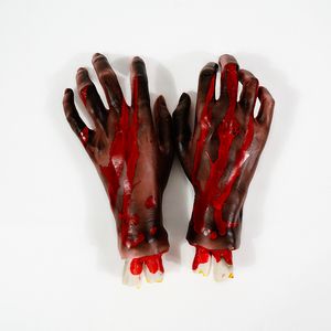 Pieds ensanglantés réalistes de faux pieds d'Halloween pour les décorations de fête d'Halloween - Product Image 3