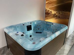Bain à remous extérieur moderne avec couvercle, marches, éclairage LED et désinfecteur à l'ozone pour la détente en jardin - Product Image 6