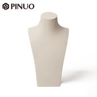 PINUO Ensemble de présentation de bijoux de luxe en microfibre crème avec fond texturé 3D, buste pour colliers, plateau pour bagues et mannequin en suède ivoire