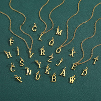 Colliers pendentifs délicats à la mode avec des lettres anglaises Chaînes de clavicule exquises, accessoires plaqués en or 18 carats