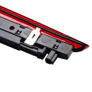 Luz de freno LED de montaje alto para Audi A6 Avant 2005-2011, negra y roja, lateral M020V - Product Image 3