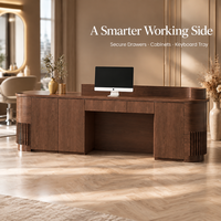 Comptoir de réception moderne en bois cannelé, design incurvé, bande LED, taille personnalisée, bureau d'accueil pour hall d'entreprise