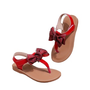 Sandalias Flip-Flop con Suela de Goma de Color Personalizado, MOQ Bajo, con Lazo Rojo, Zapatos para Niños - Product Image 1