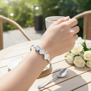 กำไลข้อมือคริสตัลไวท์โคลเวอร์ สแตนเลสสตีล ดีไซน์หรูหรา ประณีต - Product Image 3