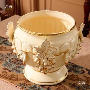 Vases à motif d'oiseaux
Vases d'ornements de bureau artisanaux de haute qualité
Vases à fleurs en céramique pour accessoires d'intérieur - Product Image 3