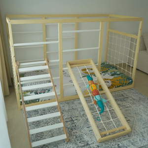 Cama de suelo para niños con dos tipos de marcos de escalada escalables en todos los lados Cama <span class=keywords><strong>Montessori</strong></span> sólida y segura hecha de madera pura - Product Image 2