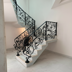 Travaux métalliques sur mesure pour escaliers et accents décoratifs de fenêtres - Product Image 1