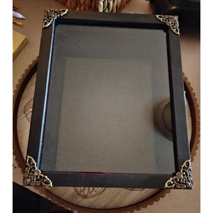 Cadre en bois pour boîte à ombre profonde, Vitrine pour boîtes à ombre profondes avec panneau en lin doux, Finition brûlée vintage et quincaillerie métallique - Product Image 2