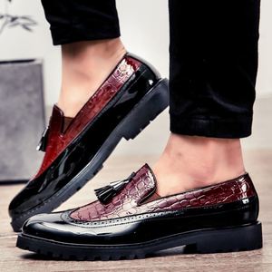 Herren Strukturierte <span class=keywords><strong>Loafer</strong></span> zum Hineinschlüpfen mit Quastendetail Glänzende Oberfläche Dunkle Dicke Sohle Business Casual Schuhe Großhandel - Product Image 2