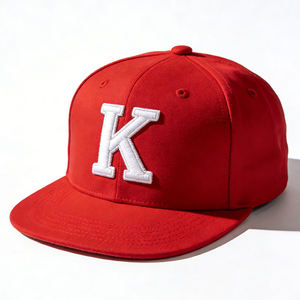 Casquettes de baseball personnalisées avec broderie rouge lettre K, design tendance 2026 - Product Image 1