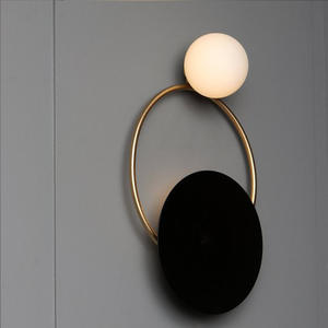 Lampe murale en métal tendance unique et créative de style nordique pour salon, chevet, bureau, lumière postmoderne de luxe pour couloir - Product Image 6