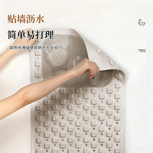 Tapis de bain rectangulaire SKYSquare en PVC antidérapant, design minimaliste, couleur kaki, collection automne 2025 - Product Image 2