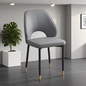 <span class=keywords><strong>Chaise</strong></span> de <span class=keywords><strong>salle</strong></span> <span class=keywords><strong>à</strong></span> <span class=keywords><strong>manger</strong></span> moderne <span class=keywords><strong>en</strong></span> similicuir gris avec pieds <span class=keywords><strong>en</strong></span> métal noir et accents dorés, ergonomique, confortable et élégante - Product Image 1